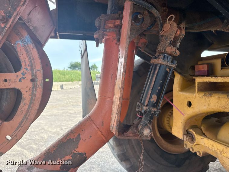 image for item DS3833 2006 Caterpillar 740 water wagon