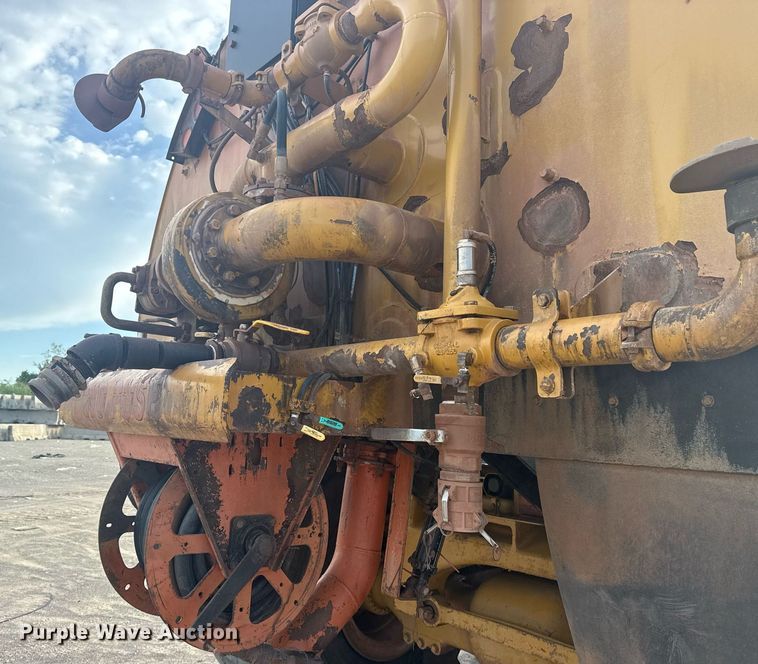 image for item DS3833 2006 Caterpillar 740 water wagon