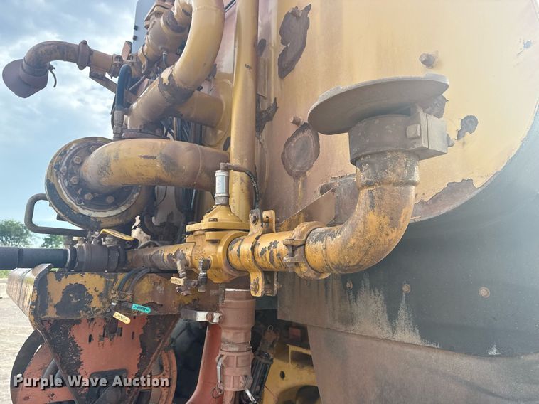 image for item DS3833 2006 Caterpillar 740 water wagon