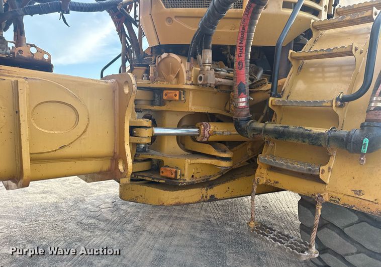 image for item DS3833 2006 Caterpillar 740 water wagon