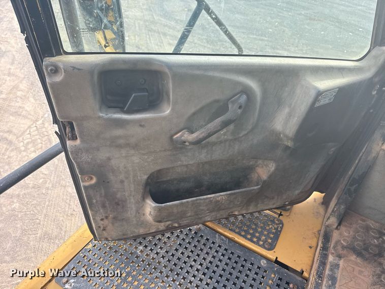 image for item DS3833 2006 Caterpillar 740 water wagon