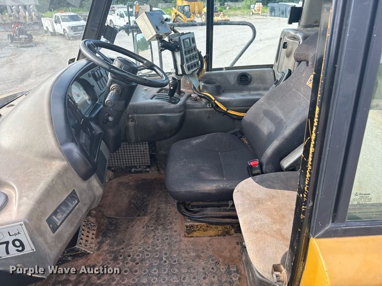 image for item DS3833 2006 Caterpillar 740 water wagon