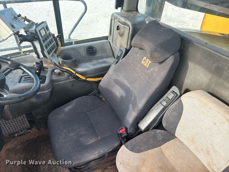 image for item DS3833 2006 Caterpillar 740 water wagon