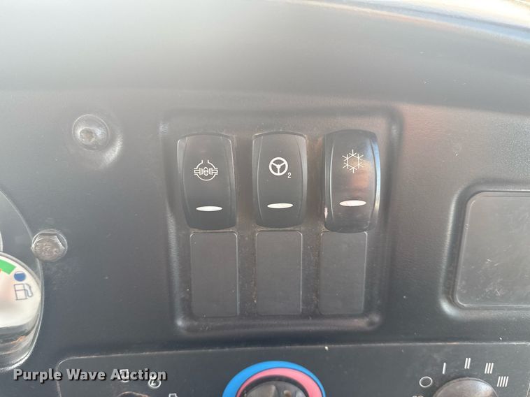 image for item DS3833 2006 Caterpillar 740 water wagon