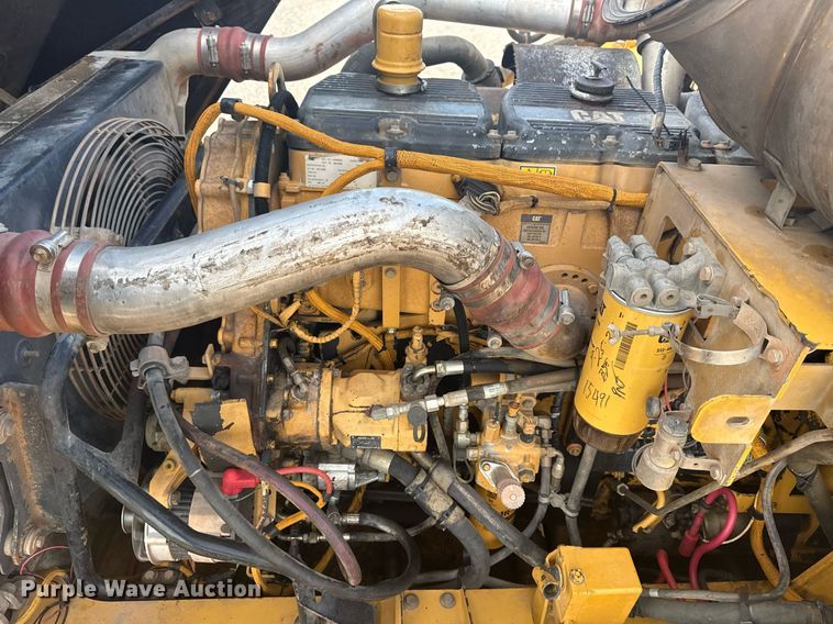 image for item DS3833 2006 Caterpillar 740 water wagon