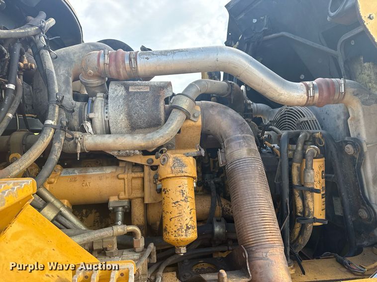 image for item DS3833 2006 Caterpillar 740 water wagon