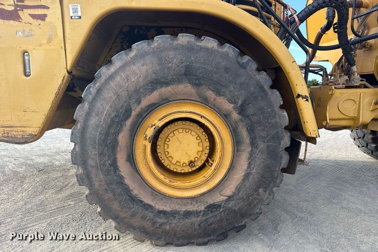 image for item DS3833 2006 Caterpillar 740 water wagon