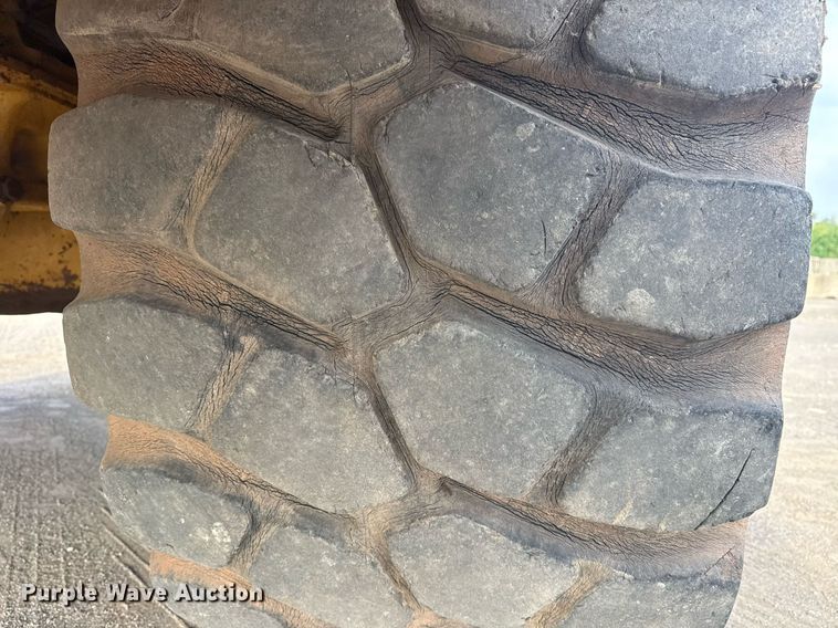 image for item DS3833 2006 Caterpillar 740 water wagon