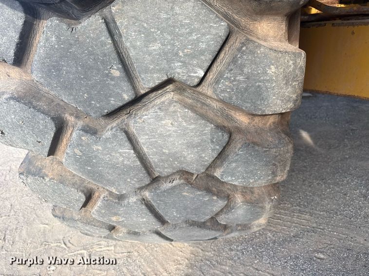 image for item DS3833 2006 Caterpillar 740 water wagon