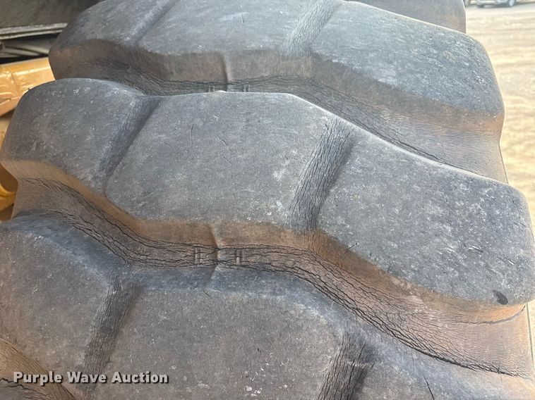 image for item DS3833 2006 Caterpillar 740 water wagon