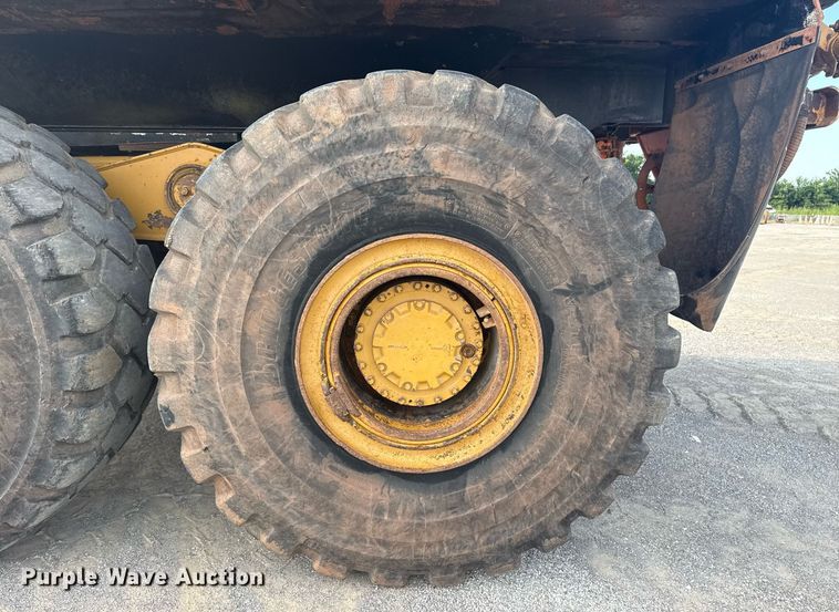 image for item DS3833 2006 Caterpillar 740 water wagon