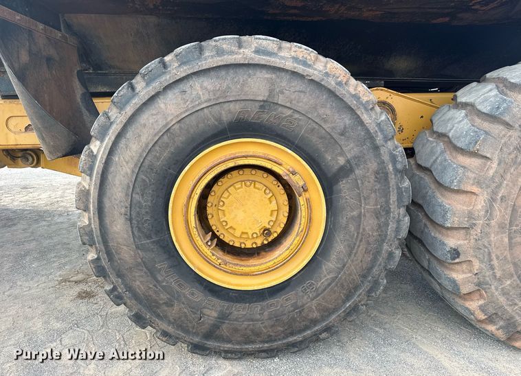 image for item DS3833 2006 Caterpillar 740 water wagon