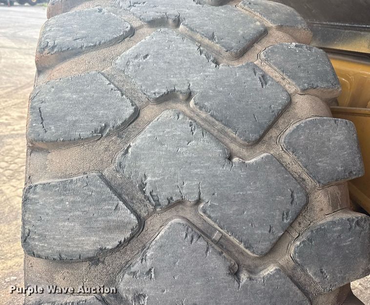 image for item DS3833 2006 Caterpillar 740 water wagon