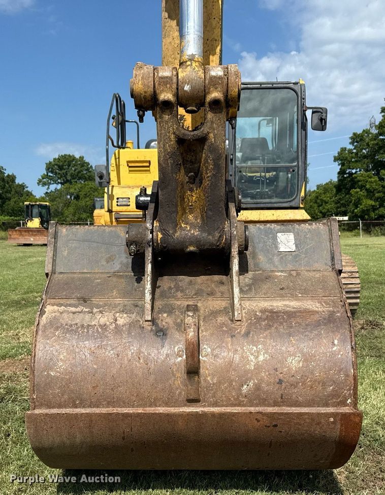 image for item DS3841 2012 Komatsu PC240LC-10 excavator