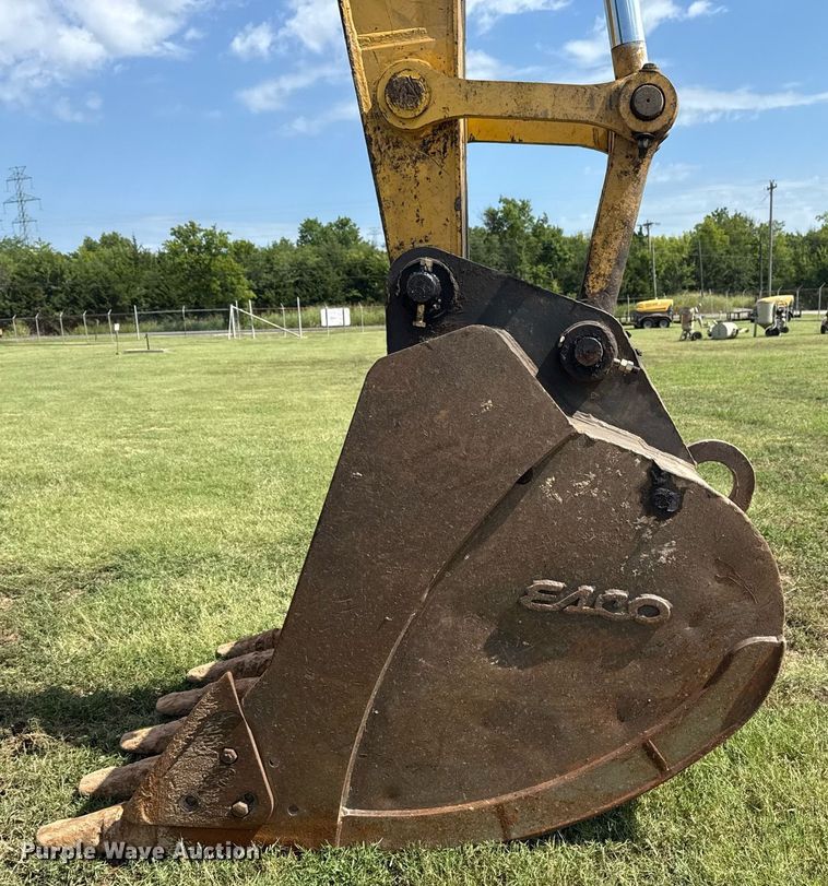 image for item DS3841 2012 Komatsu PC240LC-10 excavator