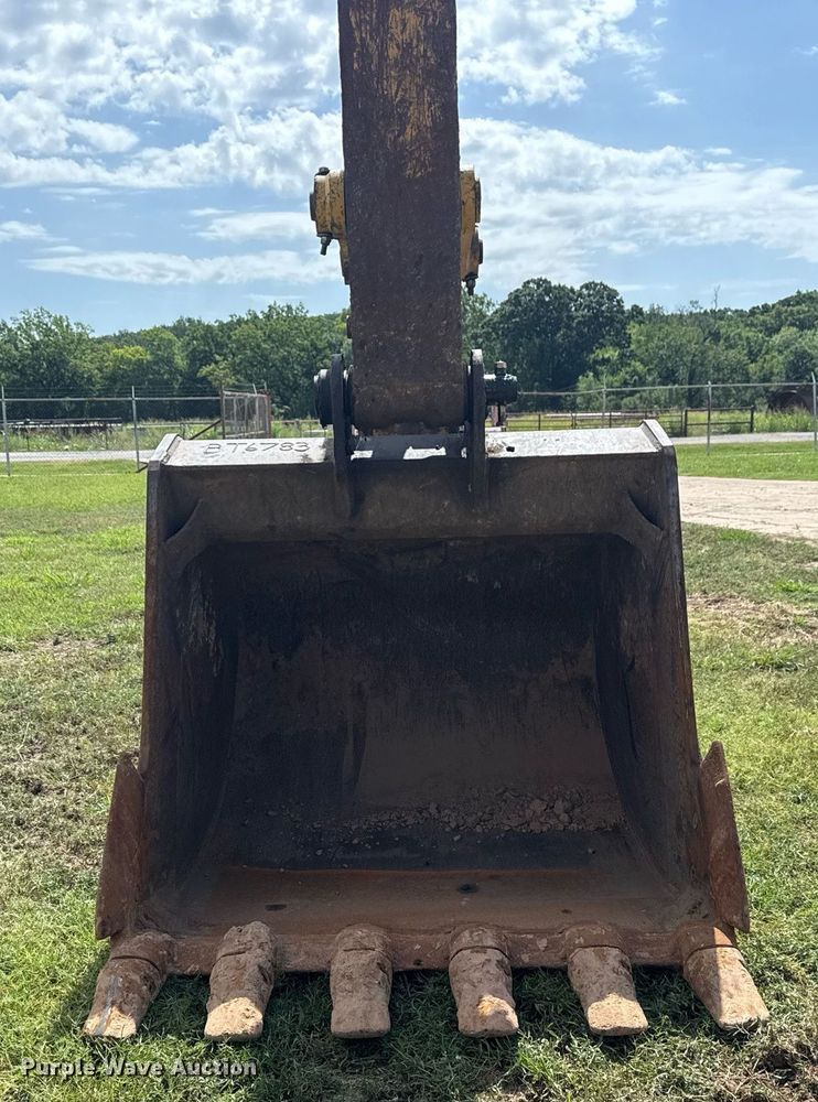 image for item DS3841 2012 Komatsu PC240LC-10 excavator