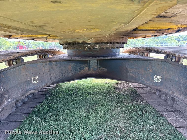 image for item DS3841 2012 Komatsu PC240LC-10 excavator