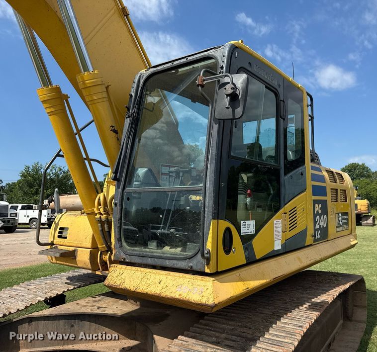 image for item DS3841 2012 Komatsu PC240LC-10 excavator