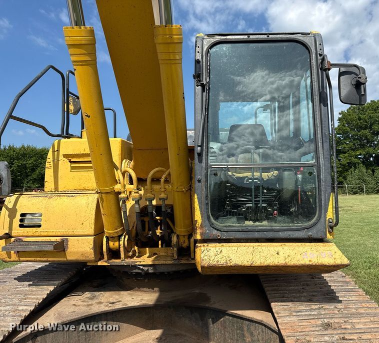 image for item DS3841 2012 Komatsu PC240LC-10 excavator
