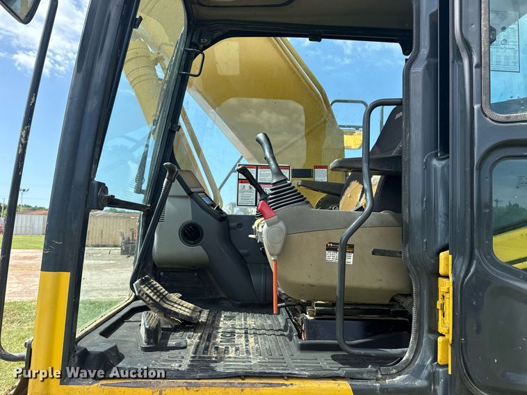 image for item DS3841 2012 Komatsu PC240LC-10 excavator