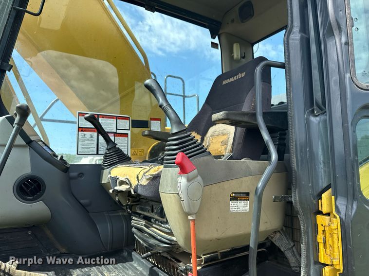 image for item DS3841 2012 Komatsu PC240LC-10 excavator