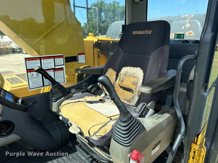 image for item DS3841 2012 Komatsu PC240LC-10 excavator