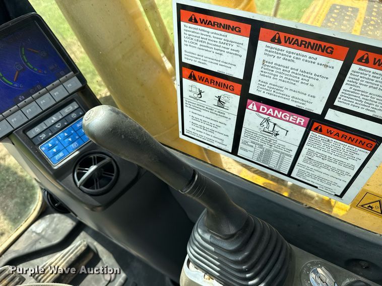 image for item DS3841 2012 Komatsu PC240LC-10 excavator