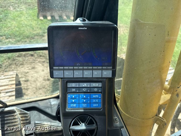 image for item DS3841 2012 Komatsu PC240LC-10 excavator