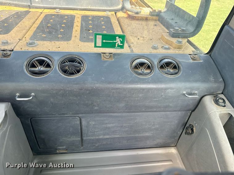 image for item DS3841 2012 Komatsu PC240LC-10 excavator