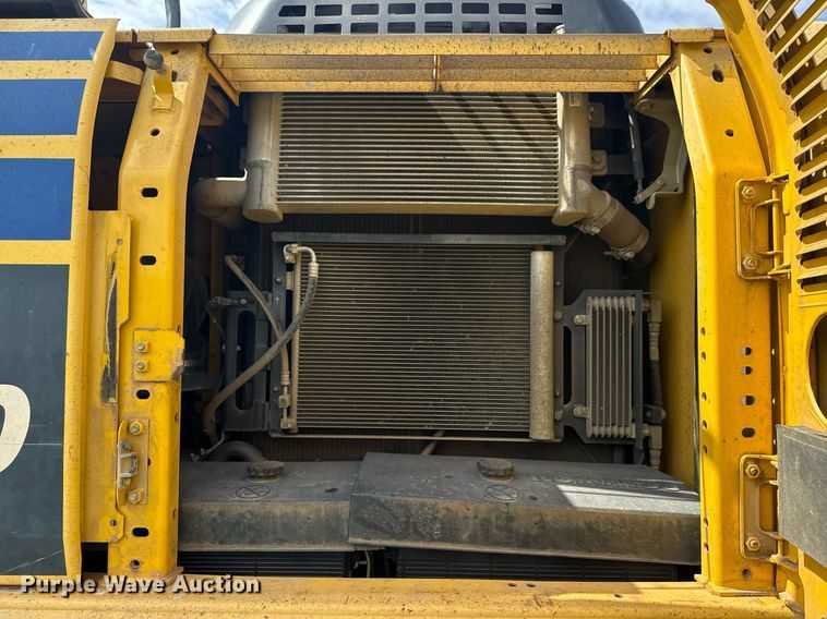 image for item DS3841 2012 Komatsu PC240LC-10 excavator