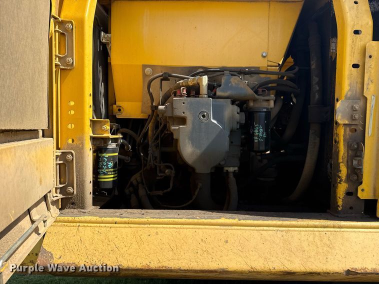 image for item DS3841 2012 Komatsu PC240LC-10 excavator