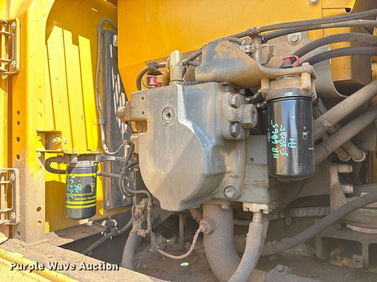 image for item DS3841 2012 Komatsu PC240LC-10 excavator