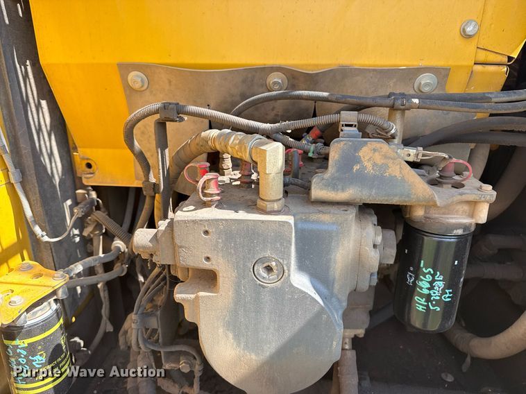 image for item DS3841 2012 Komatsu PC240LC-10 excavator