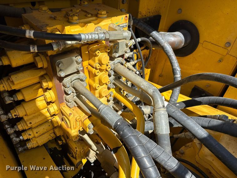 image for item DS3841 2012 Komatsu PC240LC-10 excavator