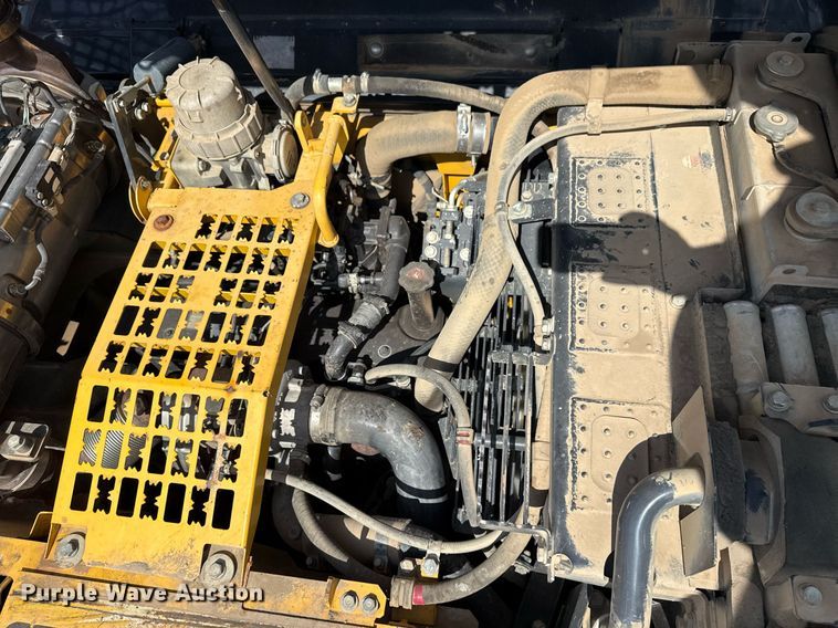 image for item DS3841 2012 Komatsu PC240LC-10 excavator