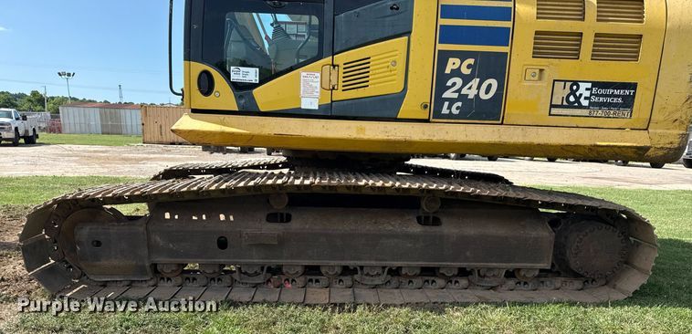 image for item DS3841 2012 Komatsu PC240LC-10 excavator