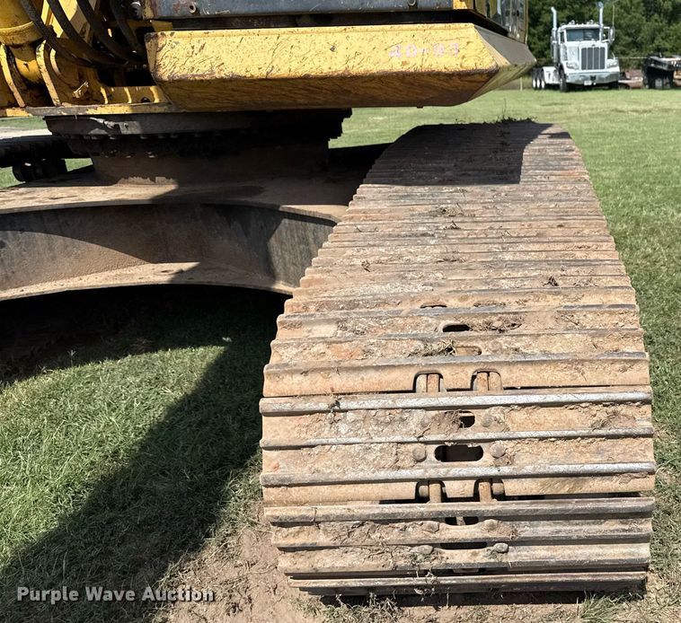 image for item DS3841 2012 Komatsu PC240LC-10 excavator