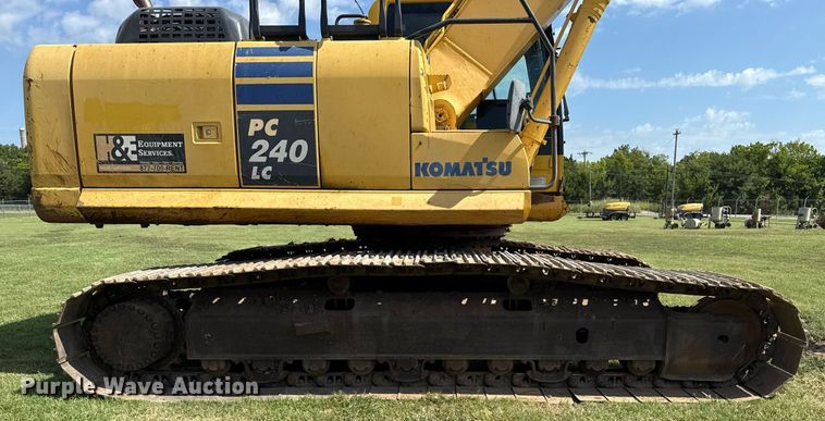 image for item DS3841 2012 Komatsu PC240LC-10 excavator