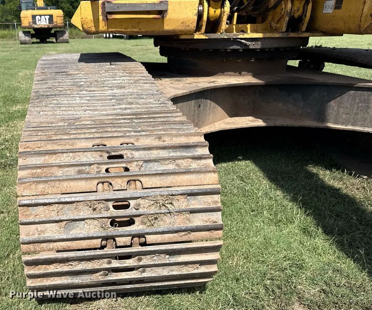 image for item DS3841 2012 Komatsu PC240LC-10 excavator