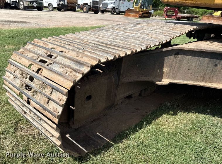 image for item DS3841 2012 Komatsu PC240LC-10 excavator