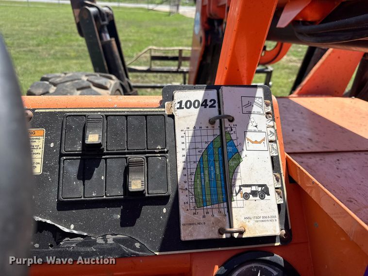 image for item DS3842 2012 Skytrak 10042 telehandler