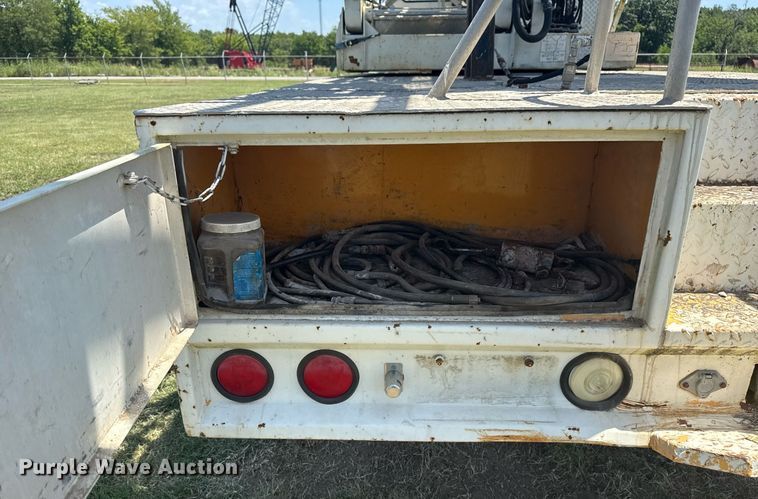 image for item DS3844 2001 Freightliner FL80 Under bridge inspection truck