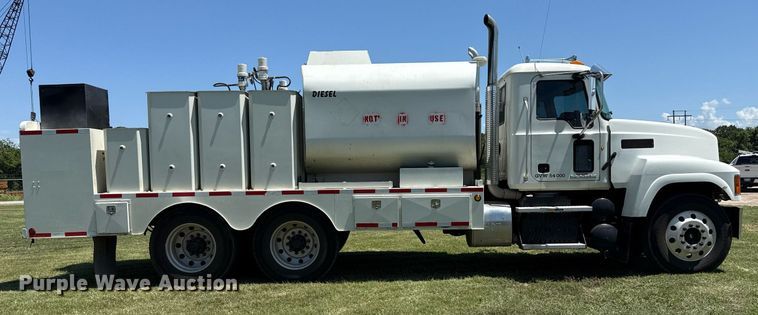 image for item DS3846 2013 Mack CHU613 fuel / lube truck