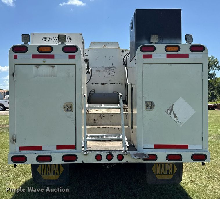 image for item DS3846 2013 Mack CHU613 fuel / lube truck