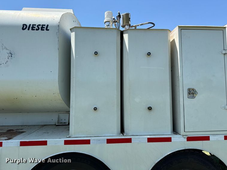 image for item DS3846 2013 Mack CHU613 fuel / lube truck