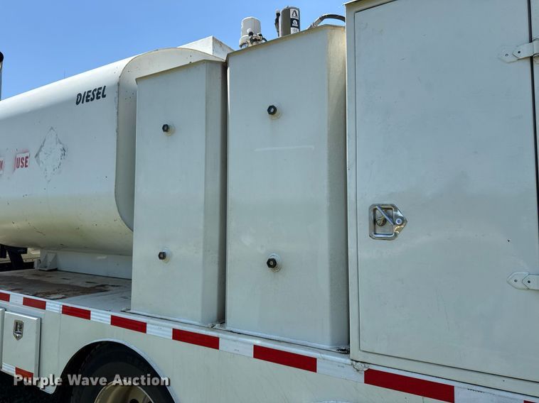 image for item DS3846 2013 Mack CHU613 fuel / lube truck