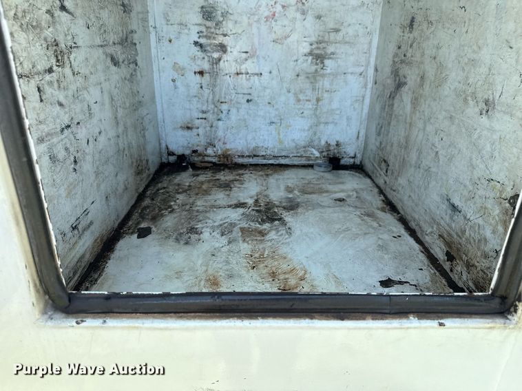 image for item DS3846 2013 Mack CHU613 fuel / lube truck