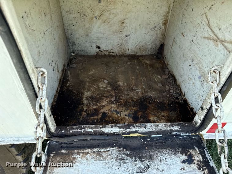 image for item DS3846 2013 Mack CHU613 fuel / lube truck