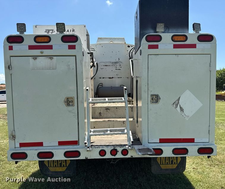 image for item DS3846 2013 Mack CHU613 fuel / lube truck