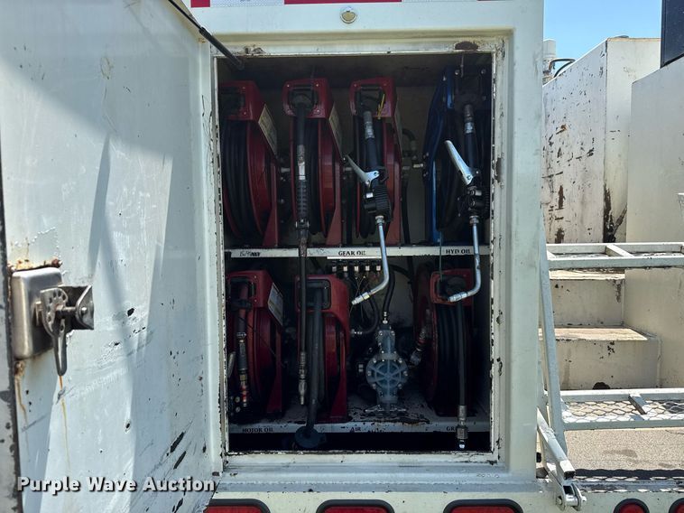 image for item DS3846 2013 Mack CHU613 fuel / lube truck